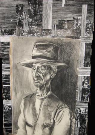 un portrait superposé sur une toile résultant d'un assemblage de bande de peinture